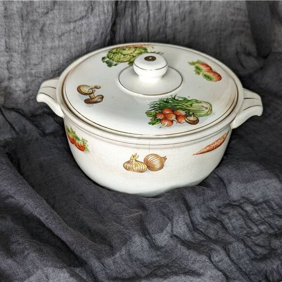 Vintage Ceramic Round Covered Casserole Dish - Picture 1 of 9